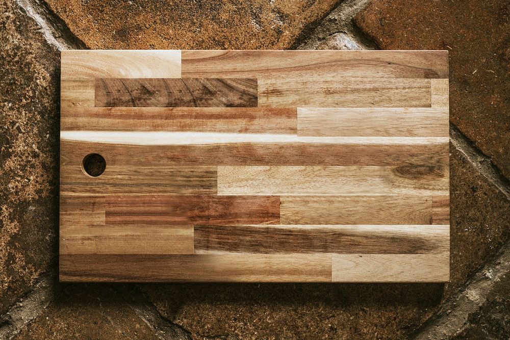 Wooden cutting board mockup psd flatlay
