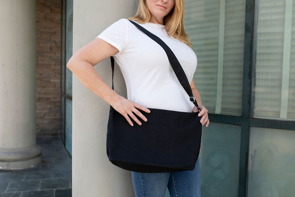 Black shoulder bag mockup psd with woman in the city apparel shoot