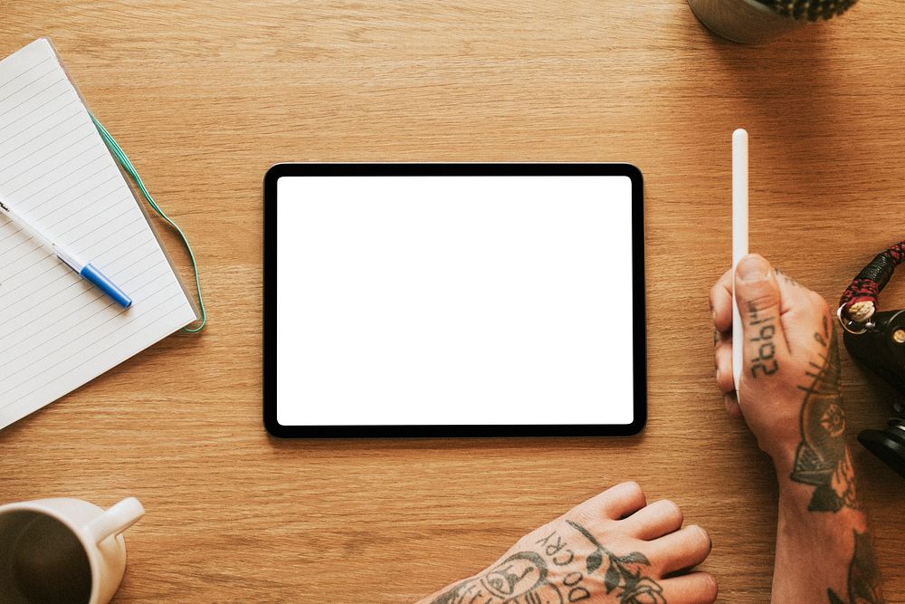 Tablet screen mockup designer drawing with stylus