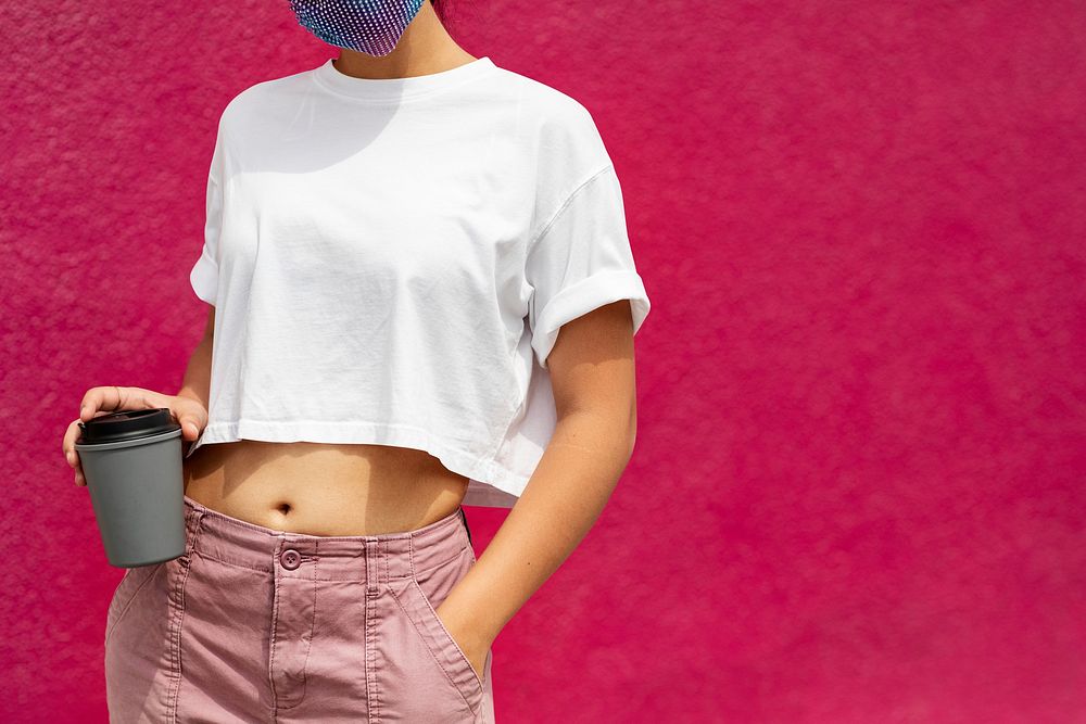 Woman in white crop top, casual outfit fashion