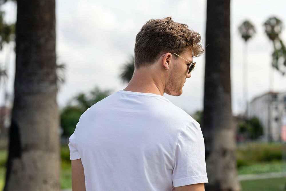 Man in white tee, summer outfit, rear view