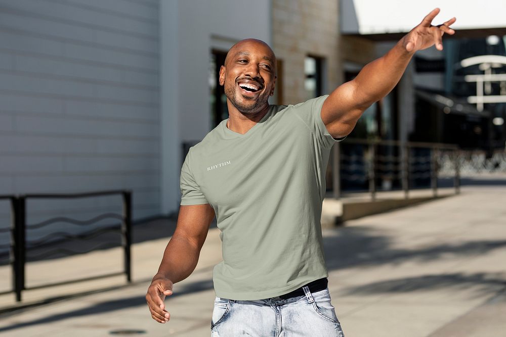 Casual tshirt psd mockup, happy African American man doing a greeting gesture