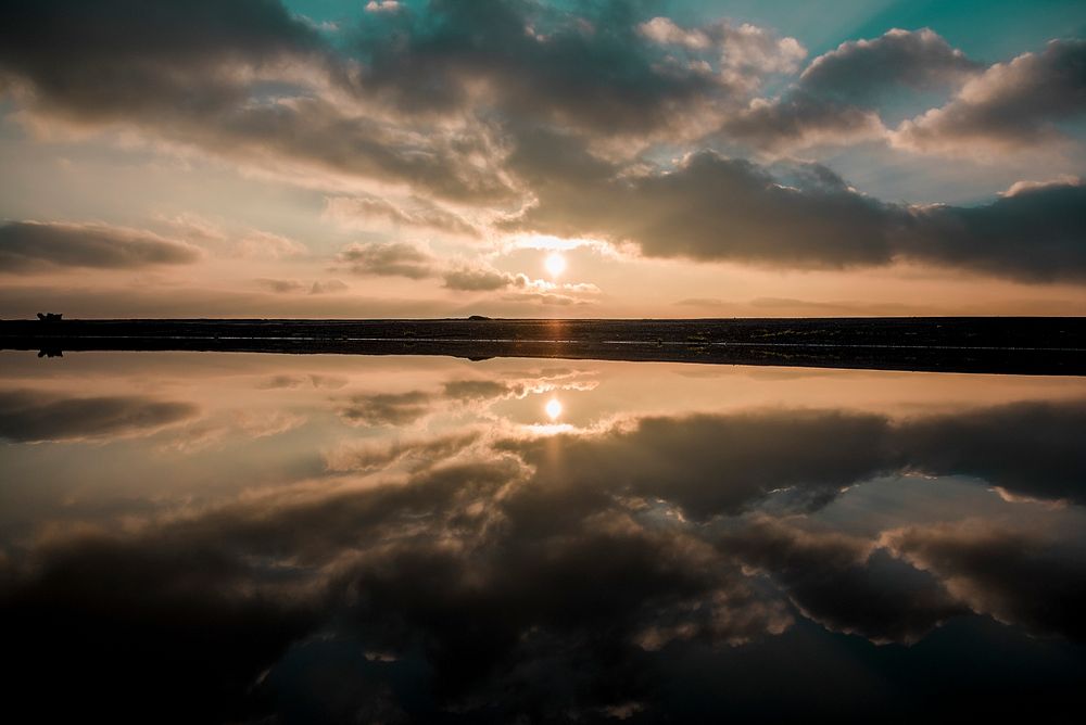 Reflection of the sky in the ocean