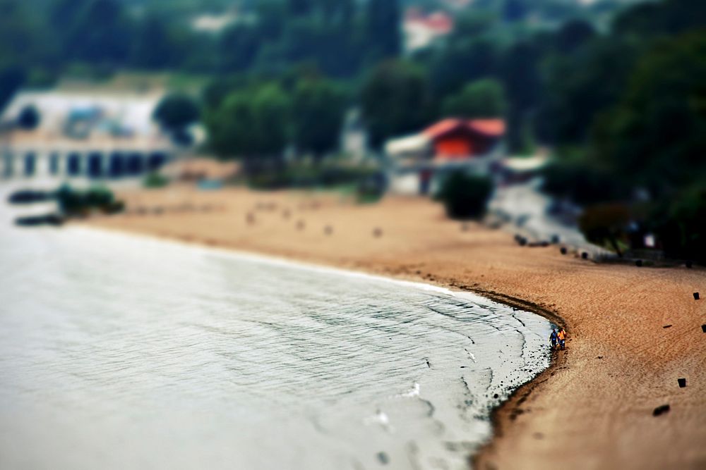 Beach tilt shift photography. Visit Kaboompics for more free images.