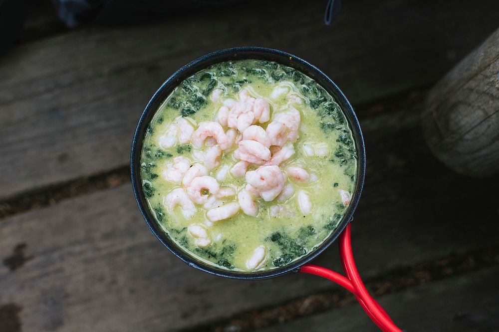 Spinach soup with shrimp
