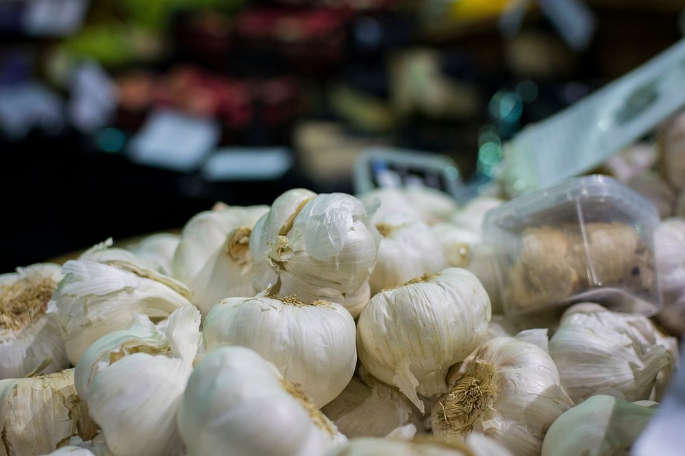 Garlic at a farmers' market
