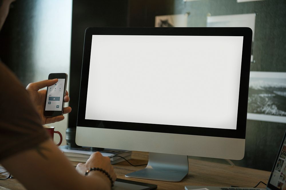Closeup of an empty desktop computer screen