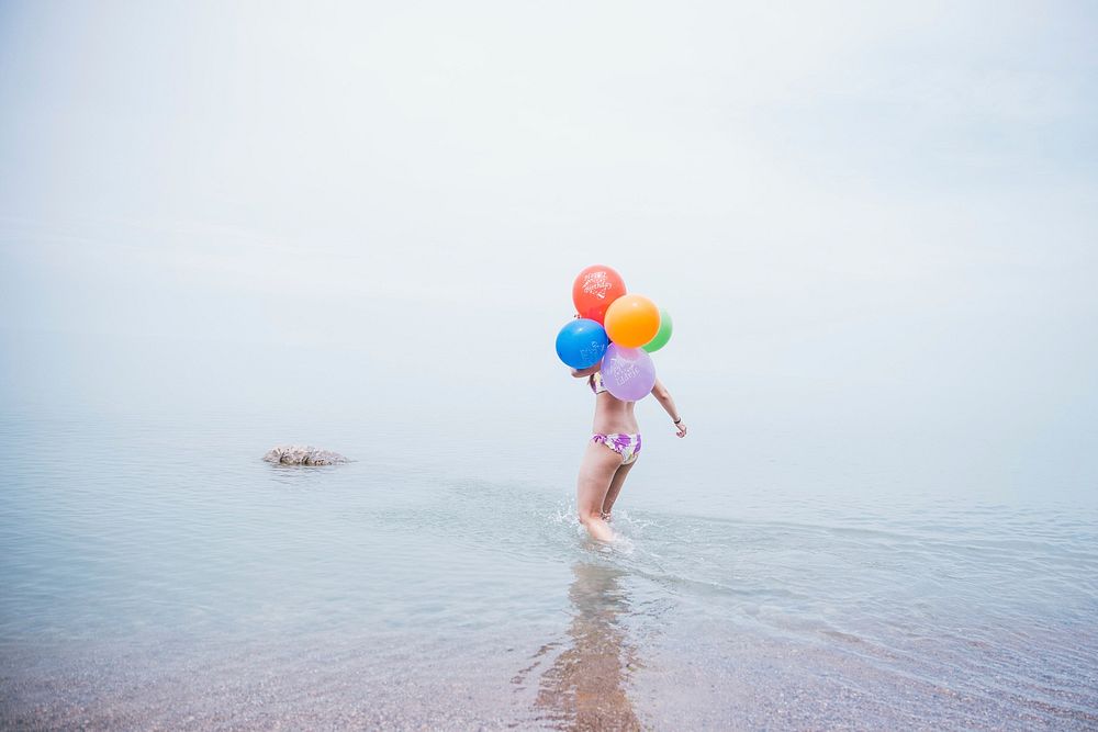 Woman carrying latex balloon in sea image, free public domain decoration CC0 photo.