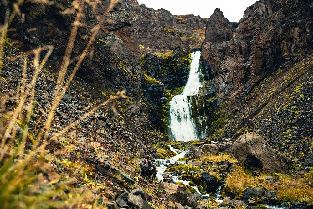 Mother nature sometimes outdoes herself. The beautiful Icelandic waterfalls are a true gift.