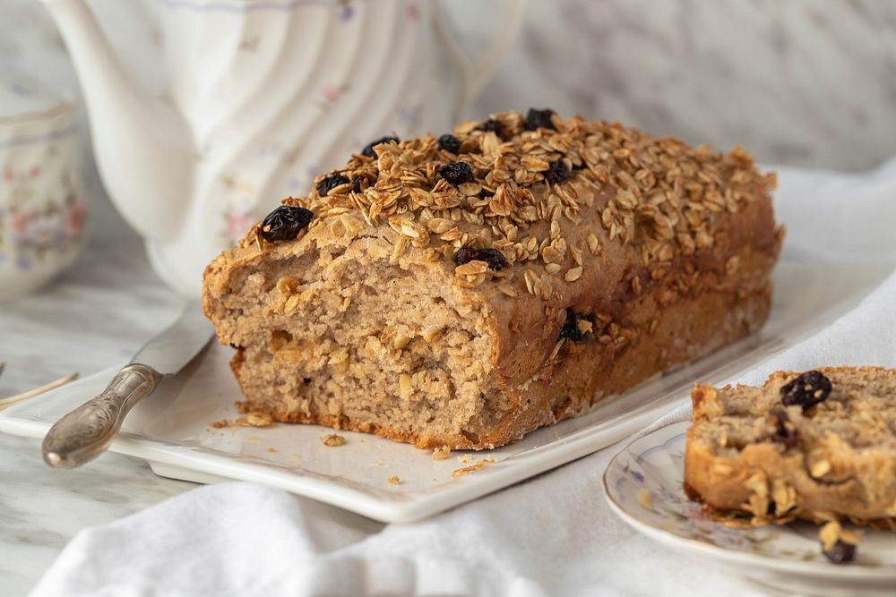 Free cake with oats and raisins image, public domain CC0 photo.