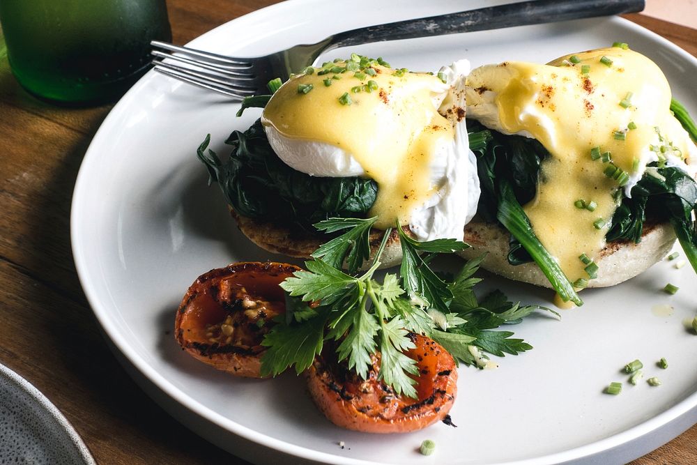 Free poached eggs with spinach on a brioch&eacute; image, public domain food CC0 photo.