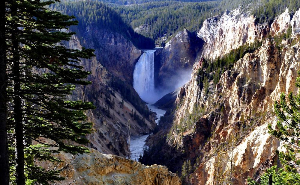 Yellowstone's Lower Falls,Yellowstone Falls consist of two major waterfalls on the Yellowstone River, within Yellowstone…