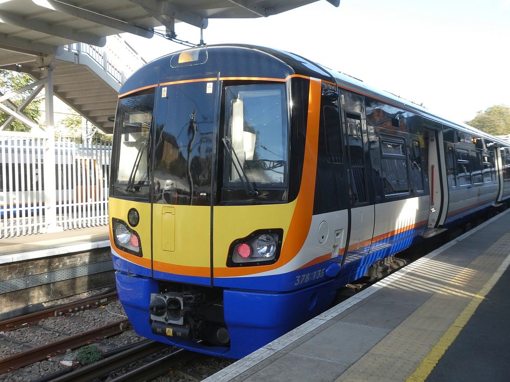 London Overground Class 378 train (378 135) in the 2018 'refresh' livery at Highbury and Islington station.