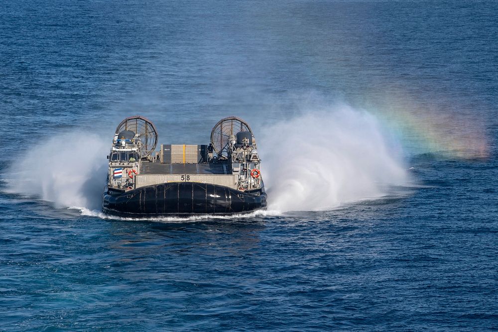 Landing craft air cushion 58, assigned to Assault Craft Unit (ACU) 5, flies on the water as it approaches the San Antonio…