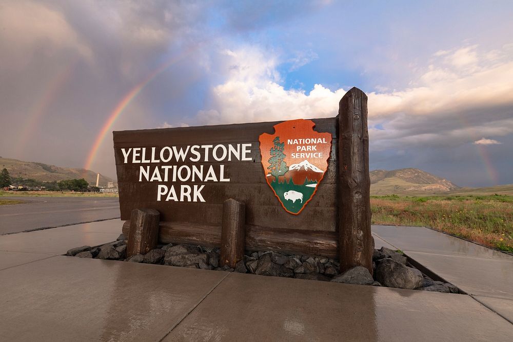 North Entrance park sign and double rainbow by Jacob W. Frank. Original public domain image from Flickr