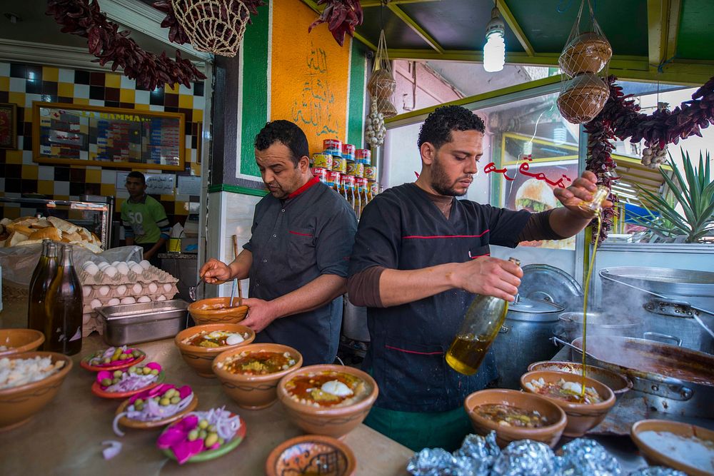 Africa, Tunisia, Tunis, Douar Hicher. Small restaurant making Lablabi soup. Photo by Alison Wright for USAID, Tunisia…