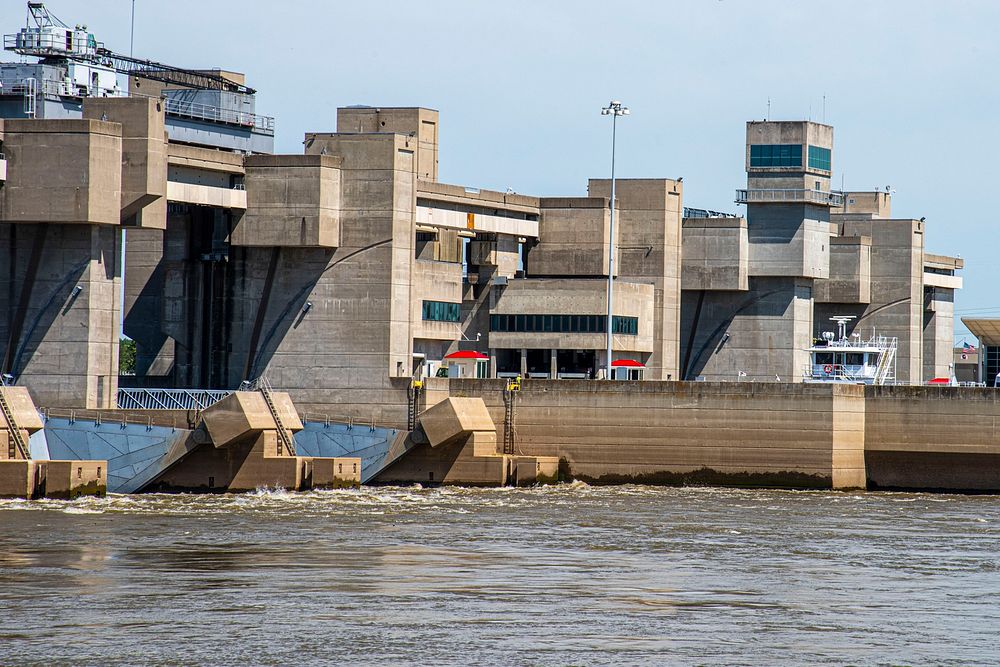 Barge traffic on the Mississippi River at the Melvin Price Locks and Dam Facility near Alton, Illinois, August 2019.USDA…
