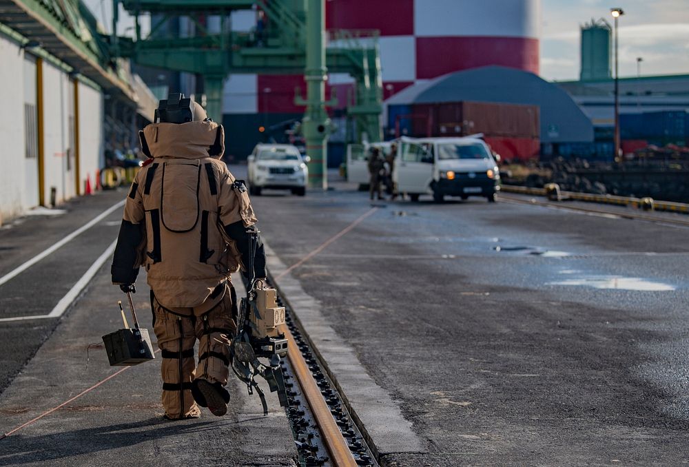 KEFLAVIK, Iceland (Sept. 17, 2019) &not;&ndash; An Explosive Ordnance Disposal Technician, assigned to Explosive Ordnance…