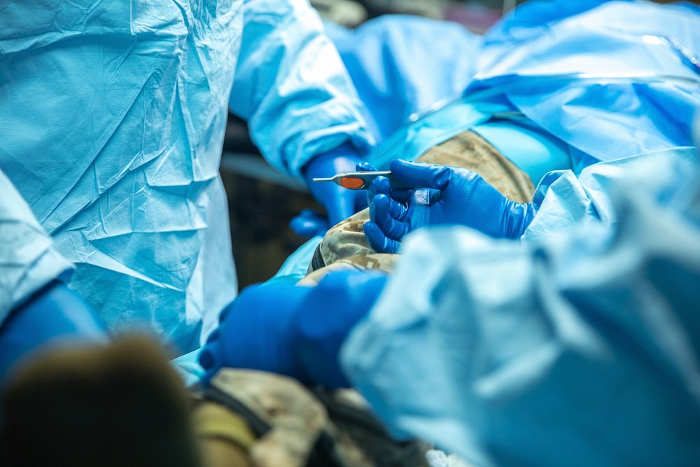 U.S. Navy Sailors with 3rd Medical Battalion, 3rd Marine Logistics Group, operate on a simulated casualty during exercise…