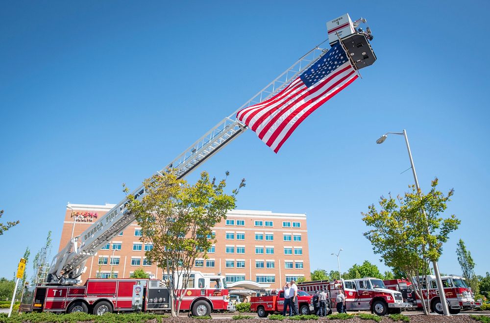Firefighters with the city of Seneca raise a flag before two South Carolina Air National Guard &ldquo;Swamp Fox&rdquo; F-16…