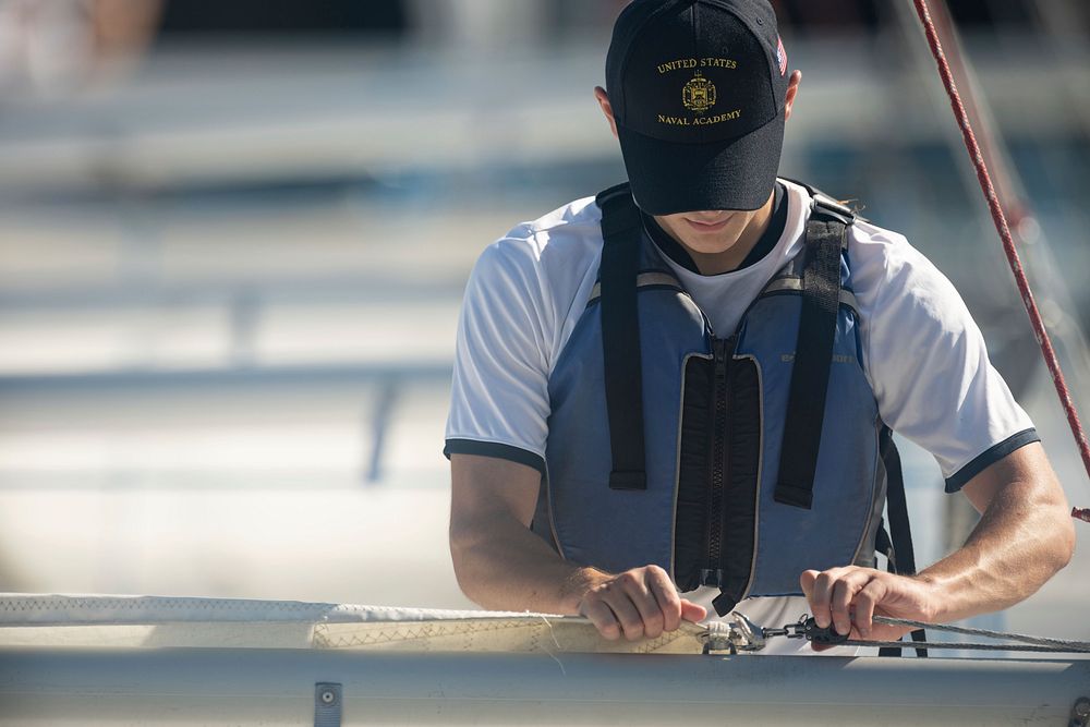 ANNAPOLIS, Md. (July 29, 2020) Midshipmen 4th Class, or plebes, from the United States Naval Academy Class of 2024 complete…