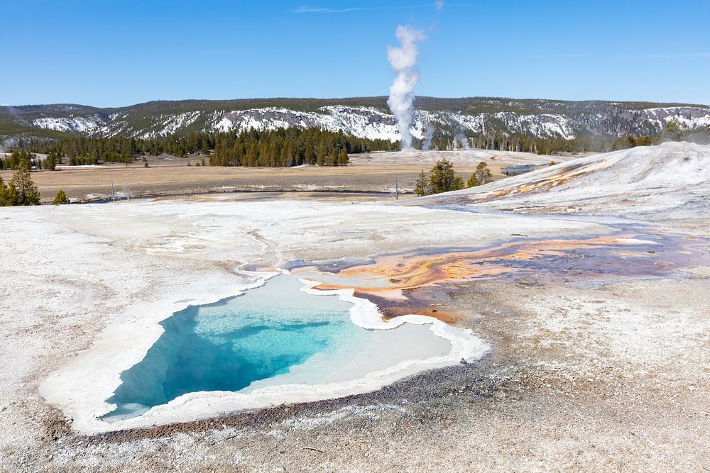 Heart Spring with a Castle Geyser eruption by Jacob W. Frank. Original public domain image from Flickr