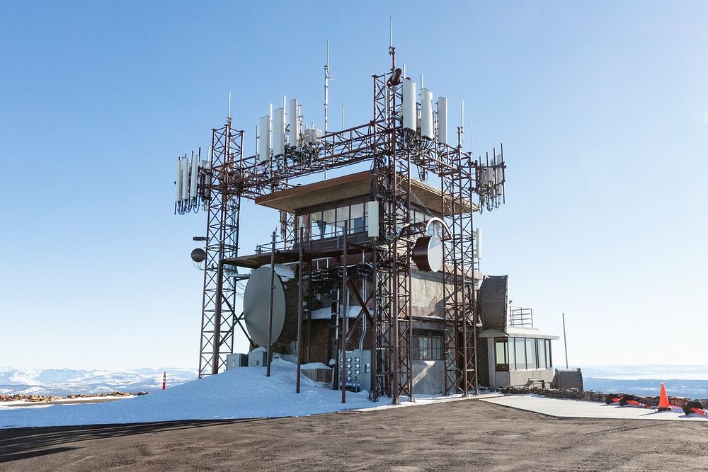 Mount washburn Fire Lookout with communication infrastructure by Bret DeYoung. Original public domain image from Flickr