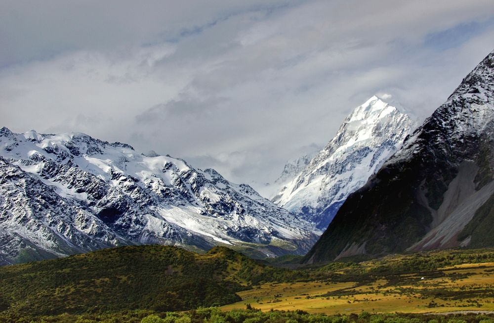 Aoraki / Mount Cook is the highest mountain in New Zealand.