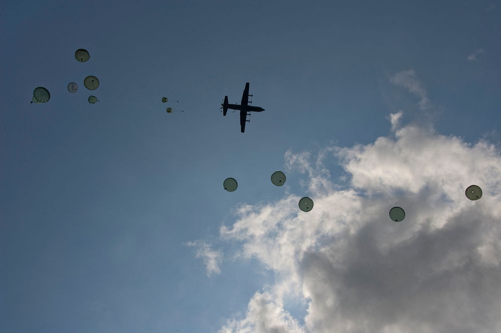 Canadian forces participate in airborne operations during Rapid Trident 2011, Yavoriv, Ukraine.