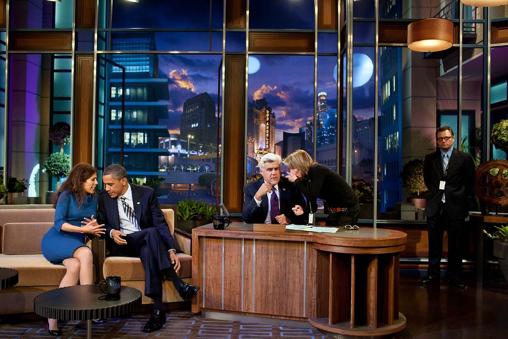 President Barack Obama talks with co-producer Michele Tasoff during a break in taping &ldquo;The Tonight Show with Jay…