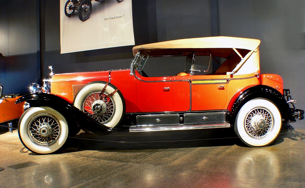 Cadillac Dual Cowl Phaeton 1930 parked at car museum.