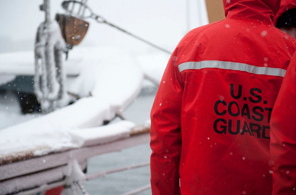 NEW LONDON, Conn. -- Coast Guard Cutter Eagle crew members and officer candidates brave a snowy departure from New London…