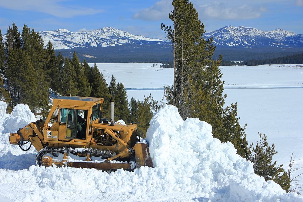 Snow plowing in Hayden Valley by David Restivo. Original public domain image from Flickr