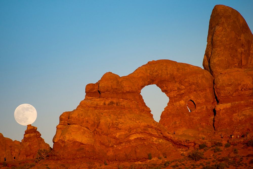 Supermoon at Turret Arch