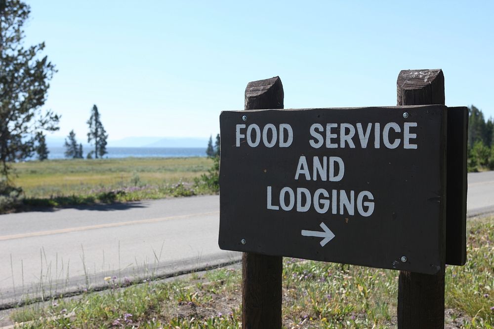 Lake Lodge, sign pointing to cabins by Jody Lyle. Original public domain image from Flickr