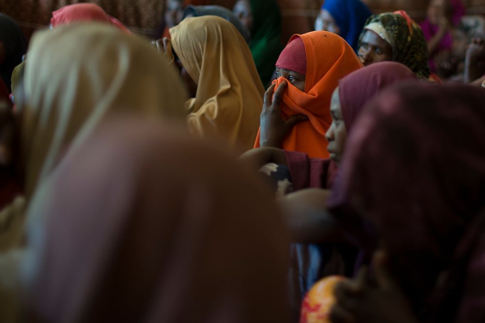 A woman listening Community Mobiliser Safiya Abukar Ali conducting an awareness session at Walalah Biylooley camp.