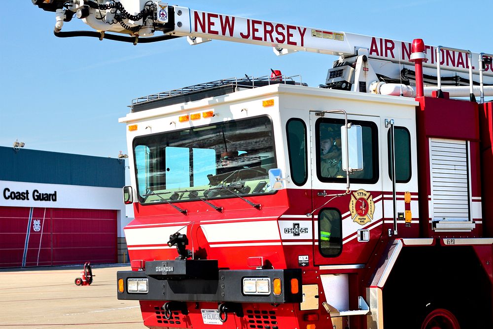 U.S. Air Force fire protection specialists from the New Jersey Air National Guard's 177th Fighter Wing respond to an air…