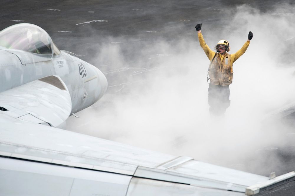 U.S. Navy Aviation Boatswain's Mate (Handling) 2nd Class Christopher O'Neil directs an F/A-18E Super Hornet aircraft…