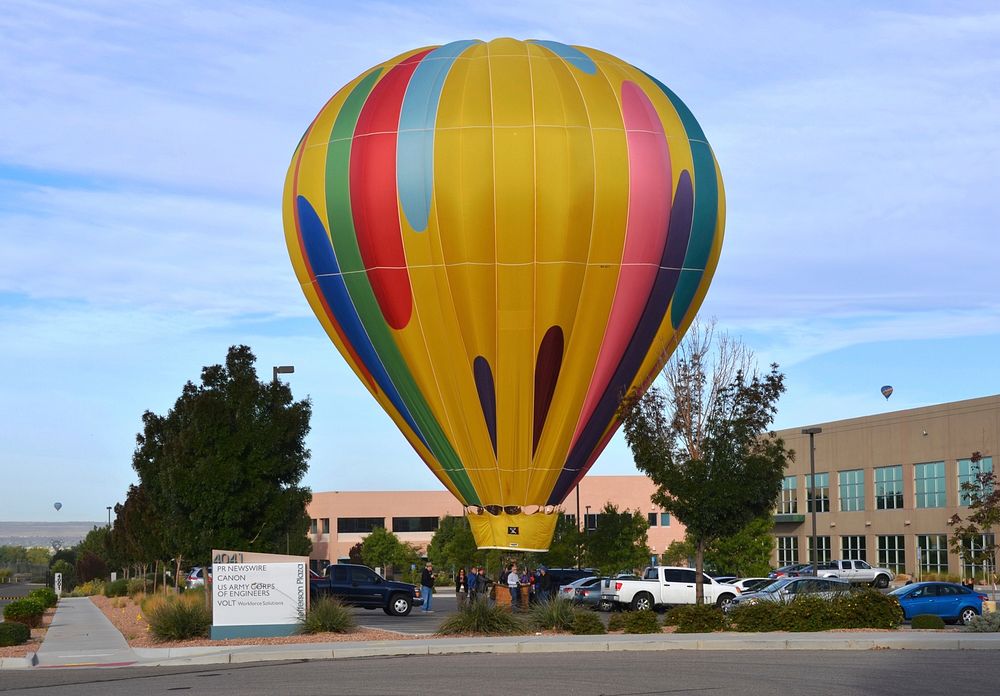Balloon LandingALBUQUERQUE, N.M., - During the Albuquerque International Balloon Fiesta a hot air balloon lands in the…