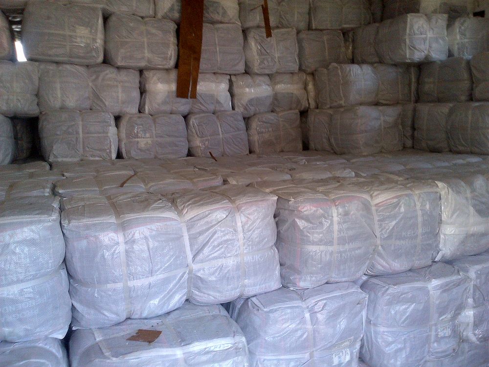 3.5 million mosquito nets to be distributed. 3.5 juta kelambu siap dibagikan. Original public domain image from Flickr