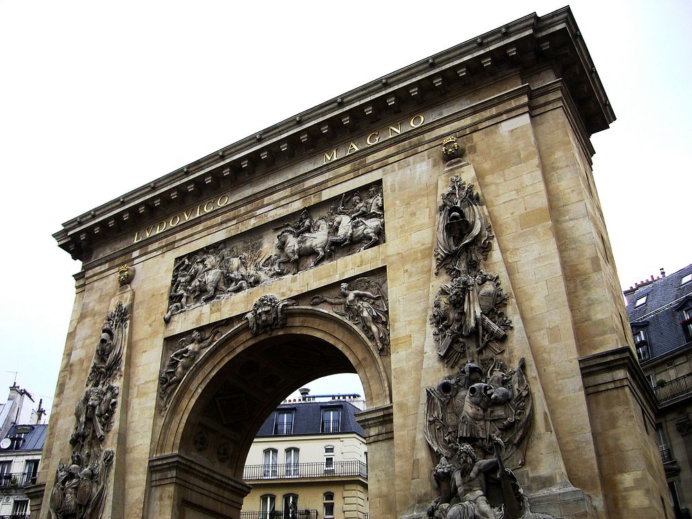 Paris Haussmannien - Porte de Saint Martin.