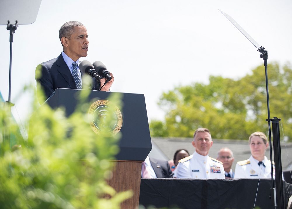 NEW LONDON, Conn. -- President Barack Obama speaks to graduating U.S. Coast Guard Academy cadets at the 2015 Commencement…