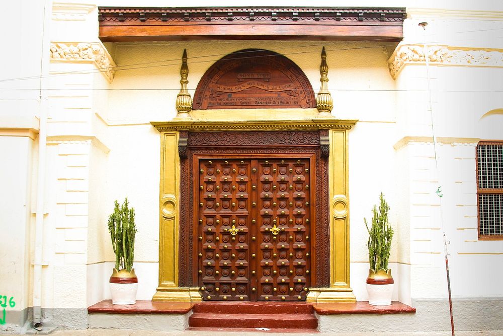 The most well-known feature of Zanzibari houses are the finely decorated wooden doors.