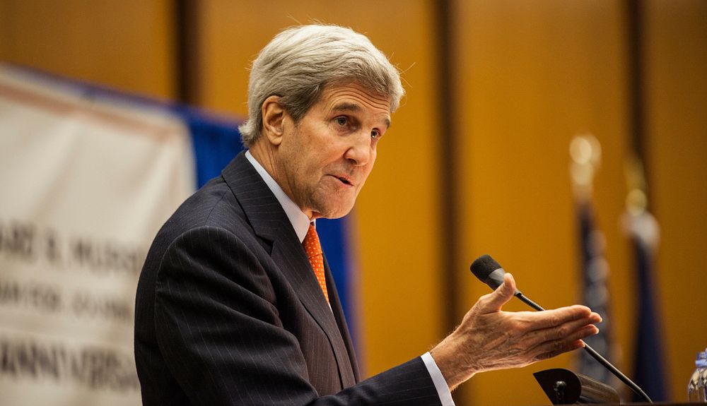 Secretary of State John Kerry, with Edward R. Murrow fellows., USA, October 28, 2015.