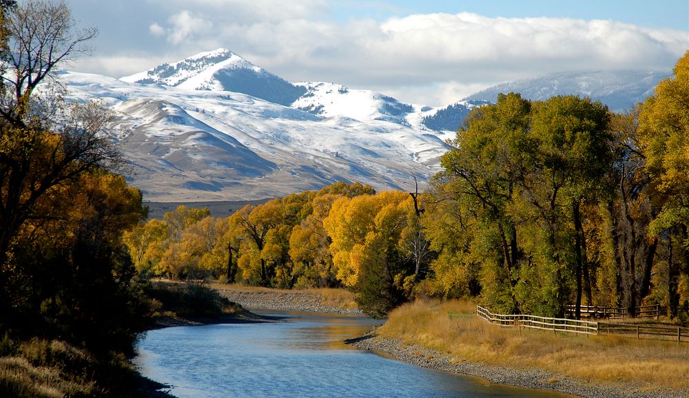 Yellowstone River October 2007. Original public domain image from Flickr