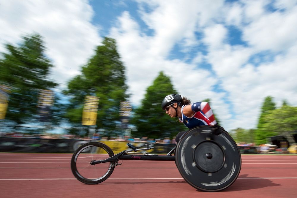 U.S. Army Capt. Kelly Elmlinger takes the lead in a wheelchair race during the 2016 Invictus Games in Orlando, Fla. May 10…