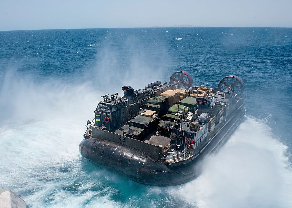 A U.S. Navy landing craft, air cushion departs from the well deck of amphibious assault ship USS Boxer (LHD 4) during…