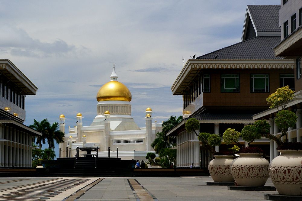 Brunei. The Sultan Omar Ali Saifuddien Mosque.
