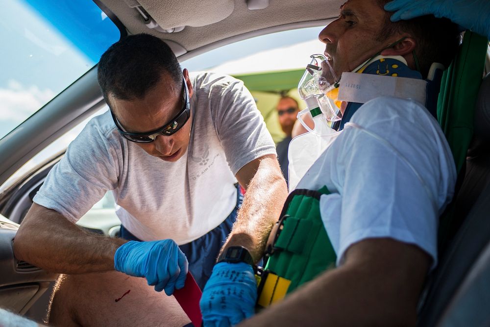 An emergency medical technician, assigned to the 146th Medical Group at the 146th Air Lift Wing in Port Hueneme, Calif.…