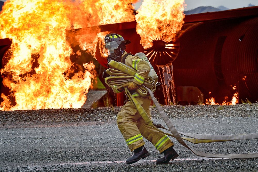A fire protection specialist Airman assigned to the 673rd Civil Engineer Squadron runs hose lines during firefighter…